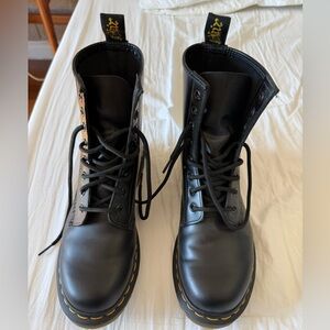 DR MARTENS SMOOTH LEATHER 1470 BOOTS